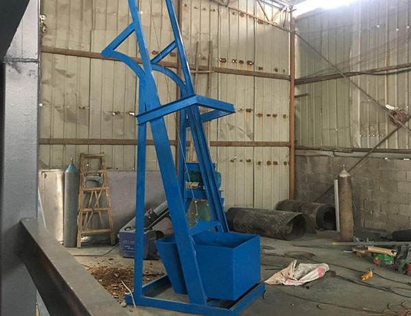 便攜式提升機(jī)方便移動(dòng)、占地空間小