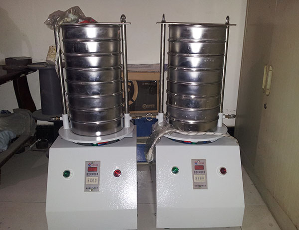 小型篩分機(jī)大多指的是精細(xì)篩分，選擇的多是旋振篩