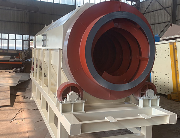 滾軸篩砂機(jī)主要用來(lái)篩分原砂的，抗沖擊力強(qiáng)